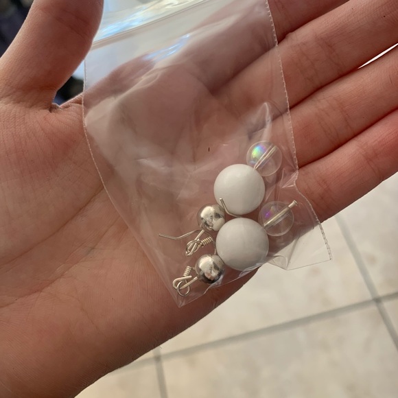 Women’s earrings - Picture 1 of 1
